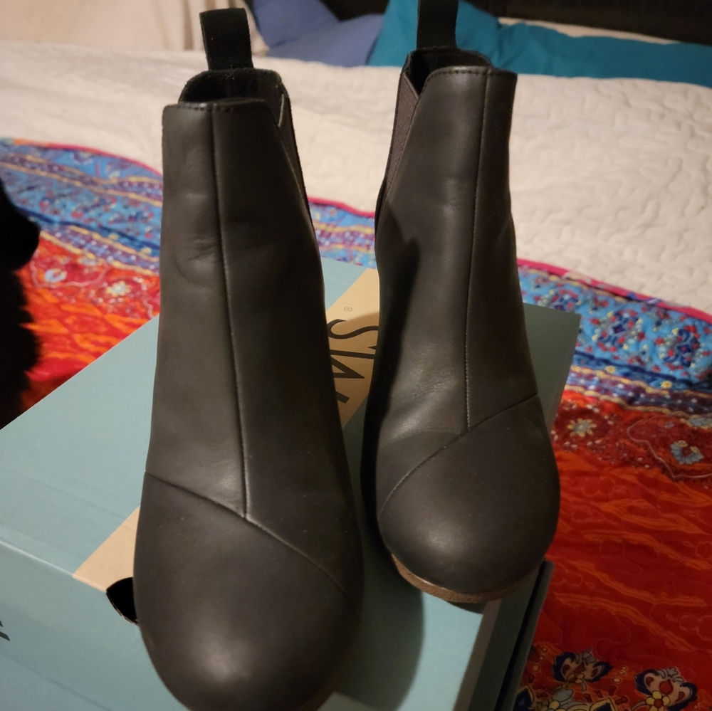 TOMS KELSEY WEDGES